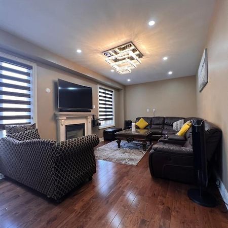 Spacious Detached In Brampton Exteriör bild