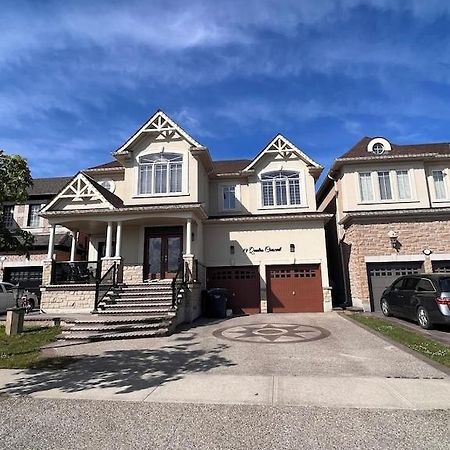 Spacious Detached In Brampton Exteriör bild