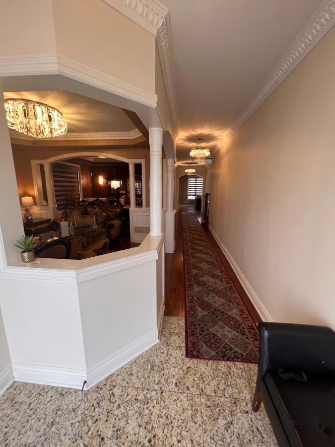 Spacious Detached In Brampton Exteriör bild