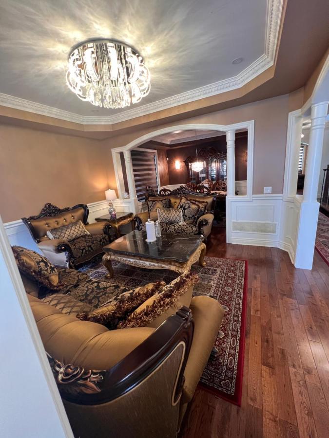 Spacious Detached In Brampton Exteriör bild