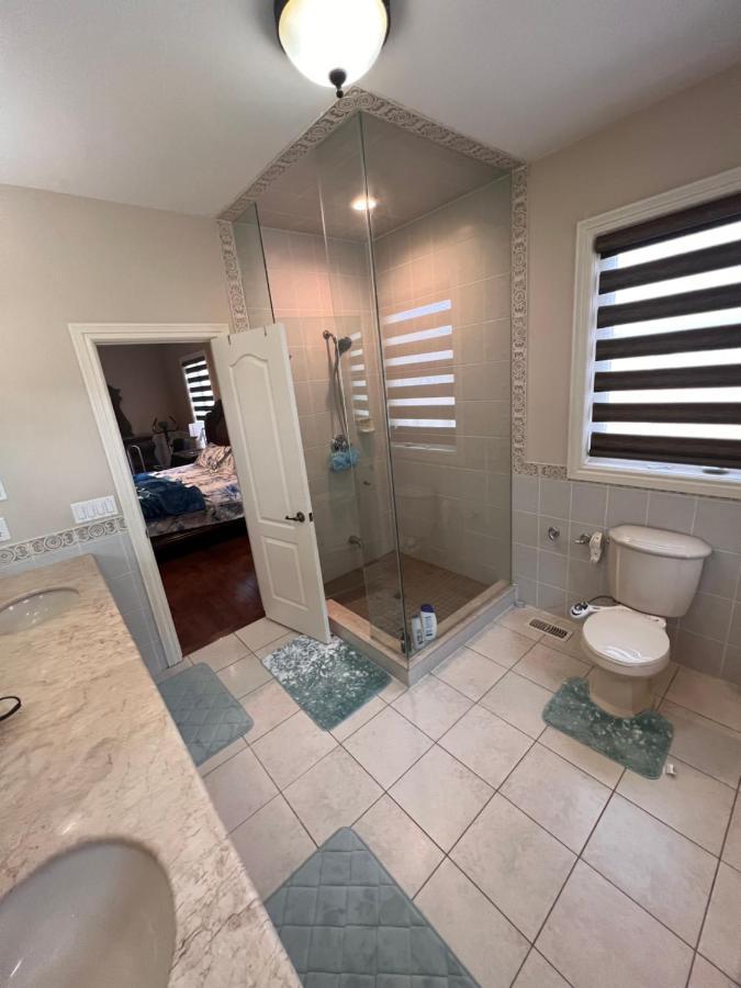 Spacious Detached In Brampton Exteriör bild